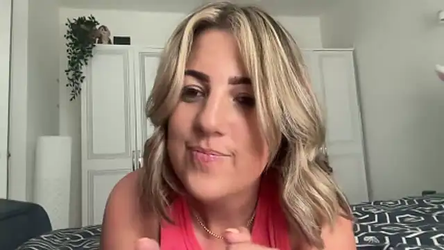 Snapshot of annabellewarick chatting on June 15, 3:47 pm annabellewarick online show from June 15, 3:47 pm