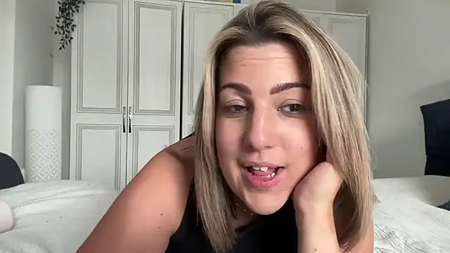 annabellewarick online show from June 29, 4:18 pm