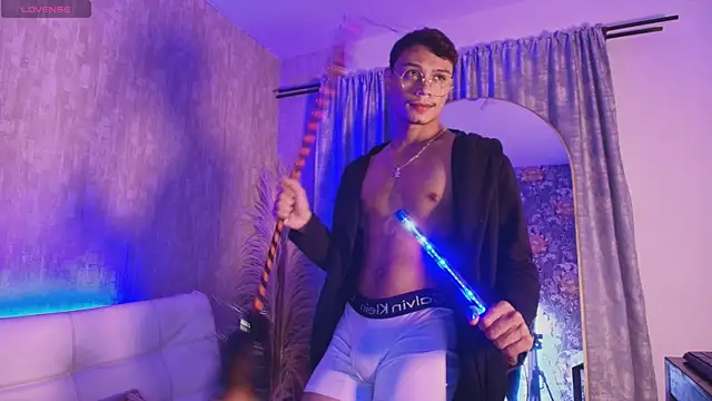 davis saint online show from April 7, 11:32 am