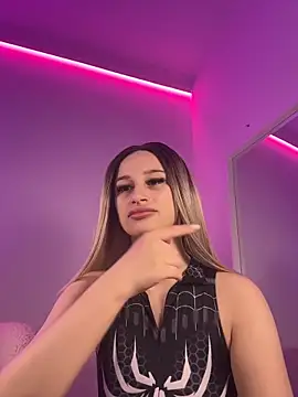 ScarletFlameee online show from April 11, 5:56 am