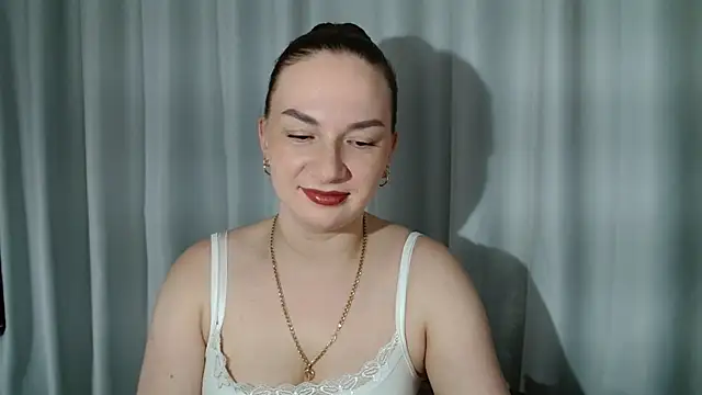 Snapshot of Belle_Fiesta chatting on April 10, 10:47 pm Belle Fiesta online show from April 10, 10:47 pm