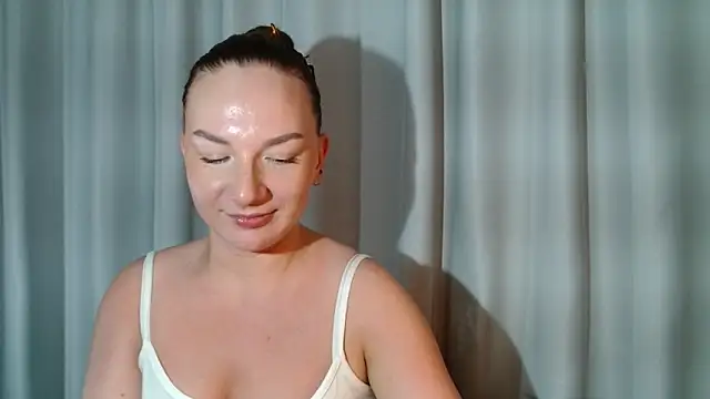 Snapshot of Belle_Fiesta chatting on April 21, 1:42 am Belle Fiesta online show from April 21, 1:42 am