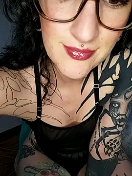 Snapshot of VelvetVal_ chatting on June 24, 9:14 pm VelvetVal online show from June 24, 9:14 pm