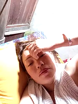 Yellow-pink online show from April 19, 9:39 pm