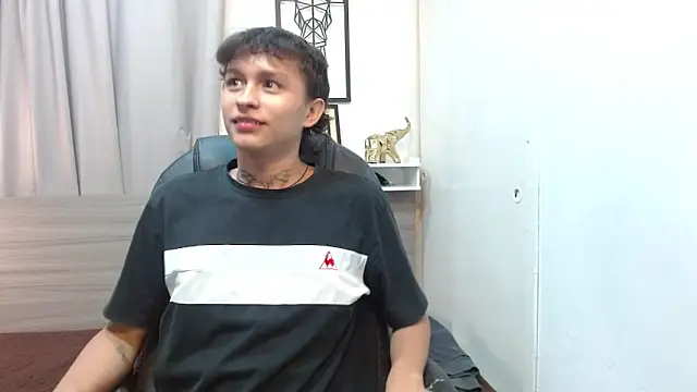 Snapshot of YuanDelux chatting on March 8, 3:05 pm YuanDelux online show from March 8, 3:05 pm