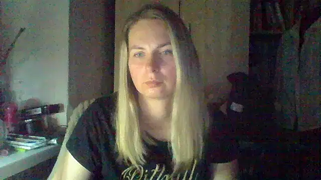 Mollie365 online show from April 15, 9:04 pm