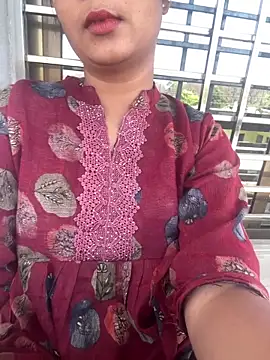 Snapshot of LovelyTrisha chatting on March 9, 7:34 am LovelyTrisha online show from March 9, 7:34 am