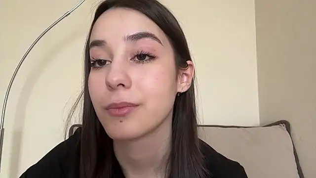 AdeleVelvet online show from March 10, 9:25 am