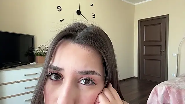 AdeleVelvet online show from March 31, 9:21 am