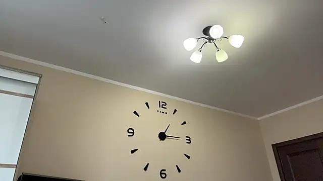 AdeleVelvet online show from April 7, 10:15 am