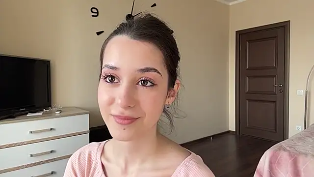 AdeleVelvet online show from April 18, 11:03 am