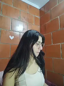 Snapshot of Amanda_x1 chatting on May 5, 7:22 pm Amanda x1 online show from May 5, 7:22 pm