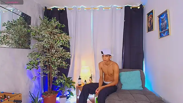 Wild lovers  online show from June 5, 7:30 pm