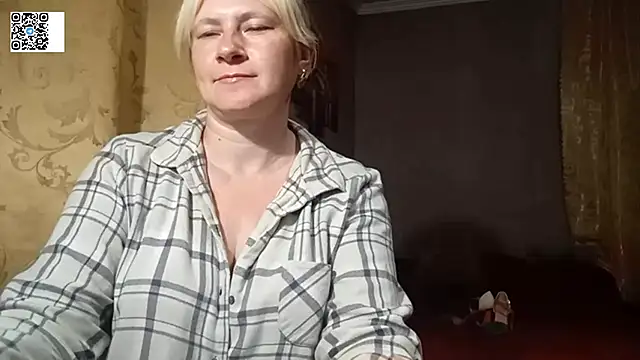 DiamondLady555 online show from June 15, 7:05 pm