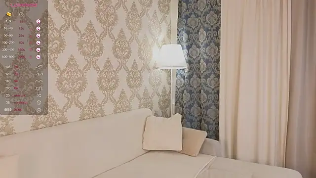 Snapshot of foxy_bloomm chatting on July 8, 6:23 pm foxy bloomm online show from July 8, 6:23 pm