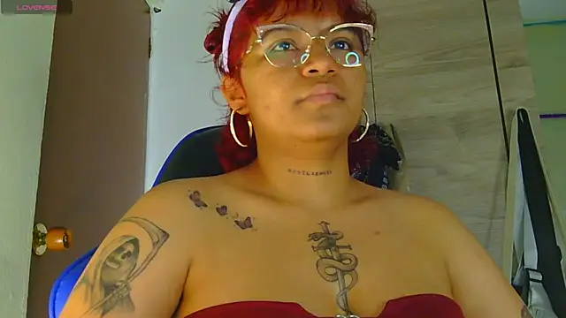 Snapshot of alessia_temptation chatting on July 4, 6:19 am alessia temptation online show from July 4, 6:19 am