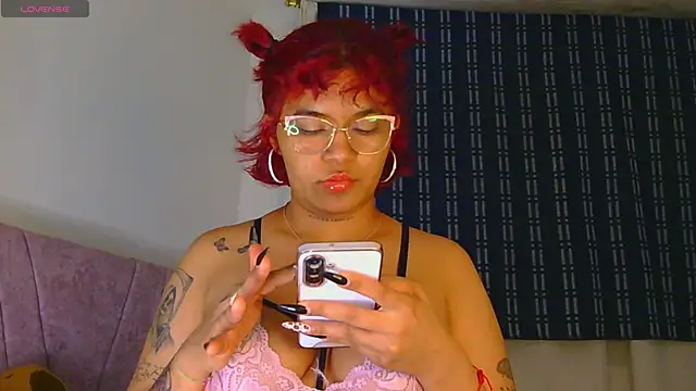 Snapshot of alessia_temptation chatting on July 9, 8:40 am alessia temptation online show from July 9, 8:40 am