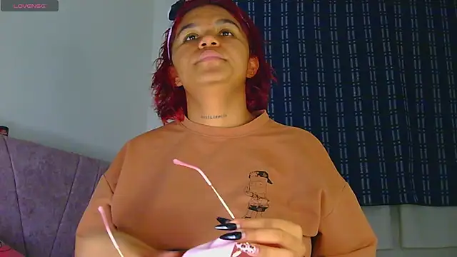 Snapshot of alessia_temptation chatting on July 15, 6:51 am alessia temptation online show from July 15, 6:51 am