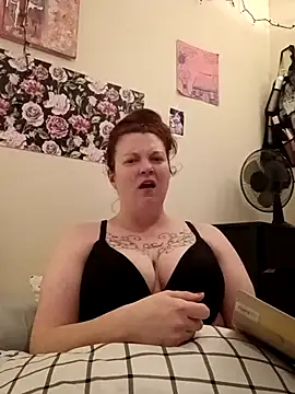 Snapshot of Sluttynoel chatting on May 1, 10:36 pm Sluttynoel online show from May 1, 10:36 pm
