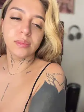 CarolQueen1  online show from April 15, 12:45 pm