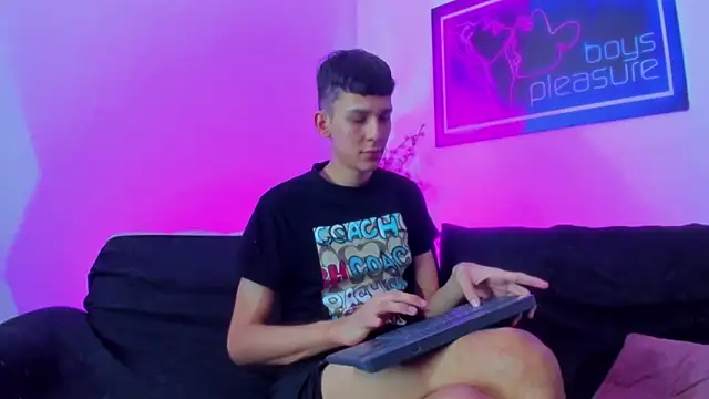 Desire Boys1 online show from March 29, 7:03 pm