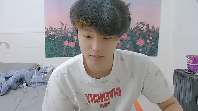 Snapshot of icecream-002 chatting on June 7, 12:42 pm icecream-002 online show from June 7, 12:42 pm