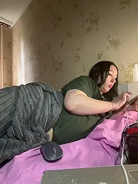 Besthot 2026 online show from April 27, 11:30 am