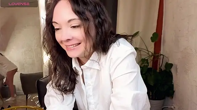 Snapshot of Harmoni_Love chatting on May 6, 5:14 am Harmoni Love online show from May 6, 5:14 am