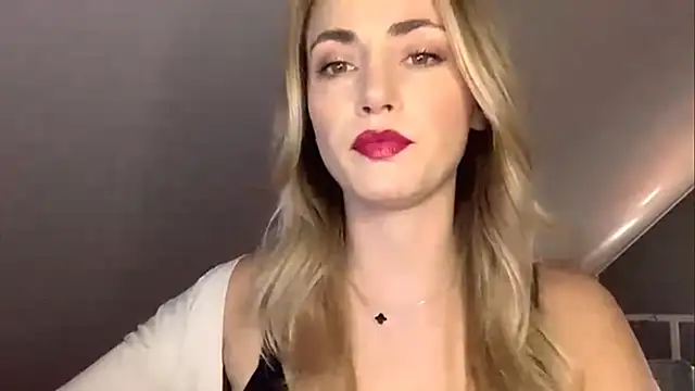 ScarlettSensitive online show from May 1, 2:10 pm