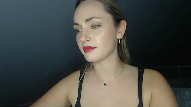Snapshot of ScarlettSensitive chatting on May 29, 6:28 pm ScarlettSensitive online show from May 29, 6:28 pm