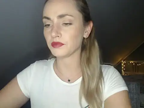 Snapshot of ScarlettSensitive chatting on June 8, 8:31 pm ScarlettSensitive online show from June 8, 8:31 pm