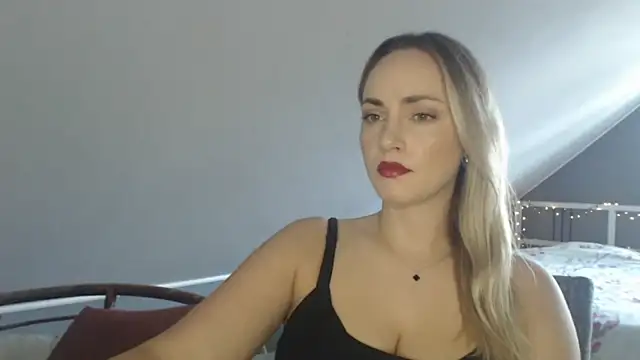 Snapshot of ScarlettSensitive chatting on June 23, 6:22 am ScarlettSensitive online show from June 23, 6:22 am