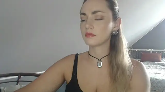 Snapshot of ScarlettSensitive chatting on June 30, 7:31 am ScarlettSensitive online show from June 30, 7:31 am