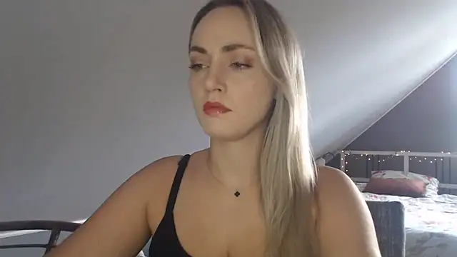 Snapshot of ScarlettSensitive chatting on July 6, 6:21 am ScarlettSensitive online show from July 6, 6:21 am