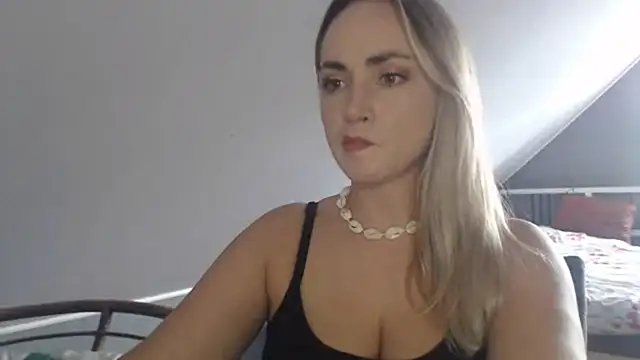 Snapshot of ScarlettSensitive chatting on July 14, 2:23 pm ScarlettSensitive online show from July 14, 2:23 pm