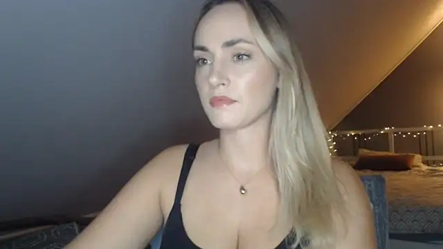 Snapshot of ScarlettSensitive chatting on July 21, 7:49 pm ScarlettSensitive online show from July 21, 7:49 pm