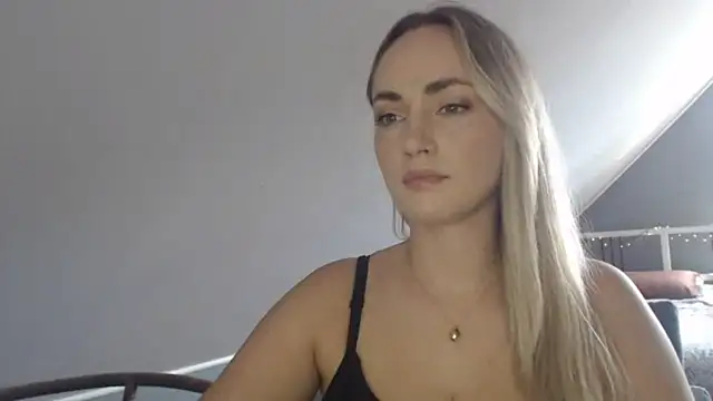 Snapshot of ScarlettSensitive chatting on July 29, 2:15 pm ScarlettSensitive online show from July 29, 2:15 pm
