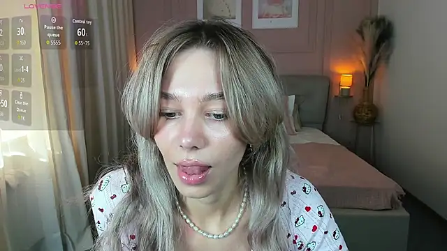 LuluAlis online show from March 26, 1:49 pm