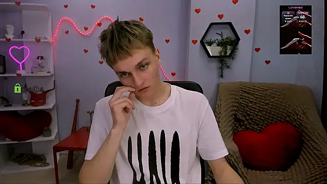 Snapshot of john_lik chatting on April 27, 12:14 pm john lik online show from April 27, 12:14 pm