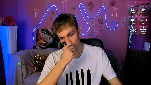 Snapshot of john_lik chatting on May 1, 7:18 pm john lik online show from May 1, 7:18 pm