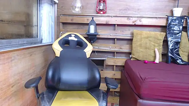 Snapshot of vayolettatto_bigass chatting on March 24, 12:21 pm vayolettatto bigass online show from March 24, 12:21 pm