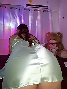 Snapshot of Foxylisaflores chatting on June 24, 11:09 am Foxylisaflores online show from June 24, 11:09 am