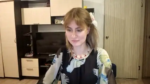 ElenoreHolguin online show from April 11, 4:22 pm