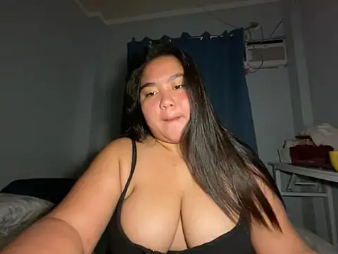 Snapshot of chubby_hotladyjes chatting on May 8, 8:19 am chubby hotladyjes online show from May 8, 8:19 am