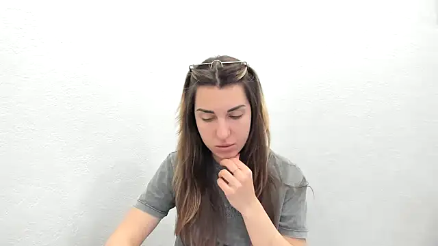 summmmersky1 online show from March 18, 3:48 pm