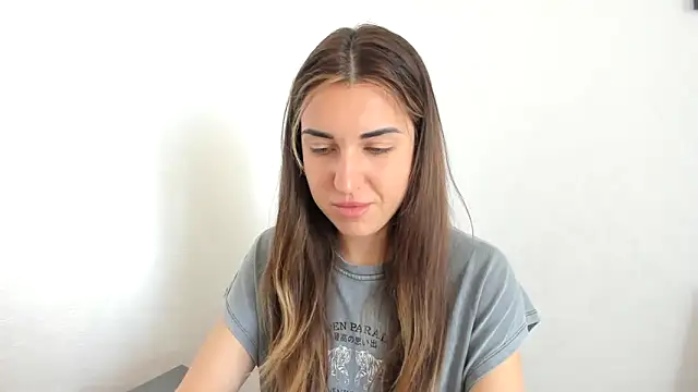 summmmersky1 online show from April 27, 8:01 am