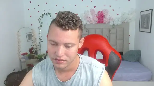 Snapshot of sven_fox723 chatting on May 13, 1:41 pm sven fox723 online show from May 13, 1:41 pm