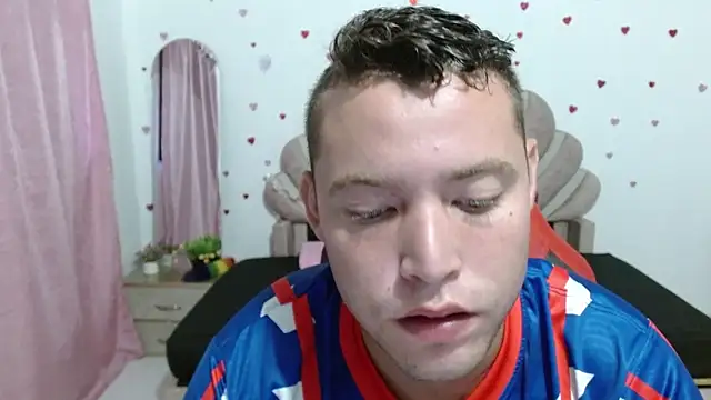 Snapshot of sven_fox723 chatting on May 17, 1:18 pm sven fox723 online show from May 17, 1:18 pm