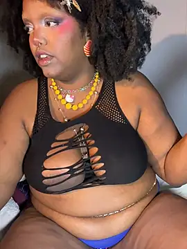 Snapshot of juicy_janet chatting on July 11, 2:36 am juicy janet online show from July 11, 2:36 am