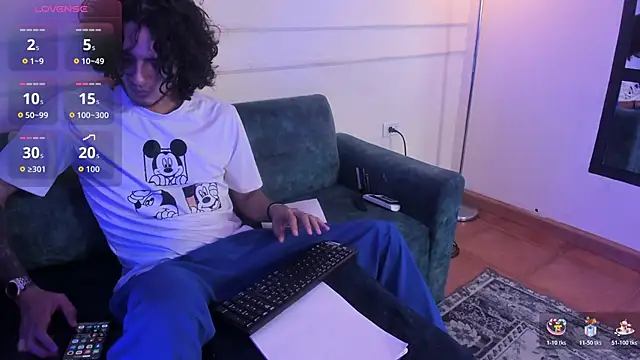 Snapshot of Skinny_Mac chatting on June 11, 1:42 pm Skinny Mac online show from June 11, 1:42 pm